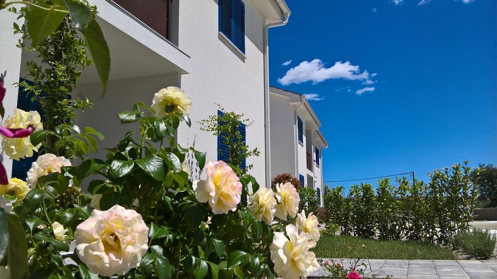 Wabi Sabi Resort & Apartments Brzac Экстерьер фото